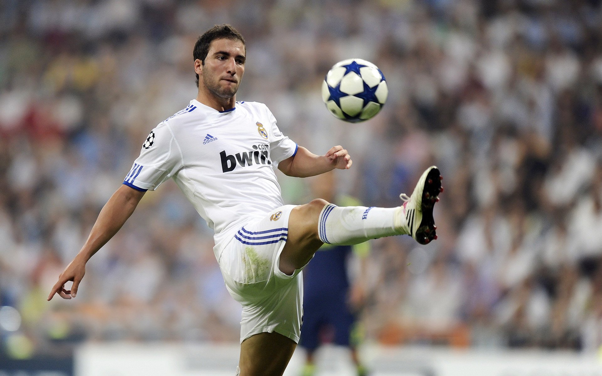 赛场“花式秀技”:突破、传球、扣篮全纪录,篮球花式扣篮